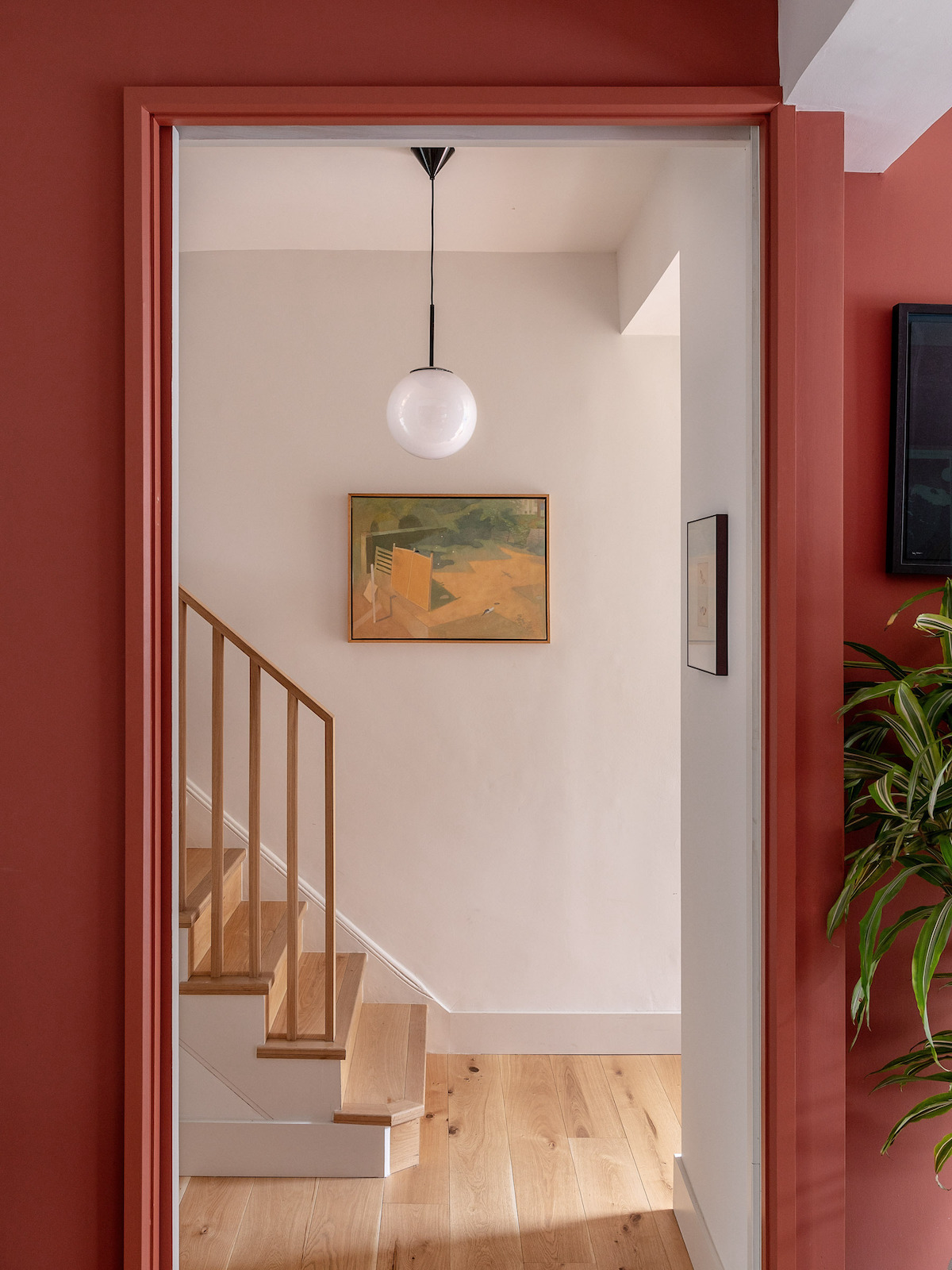 Elegant Entryways: Hallway Stairs and Landing Ideas for a Modern Dwelling